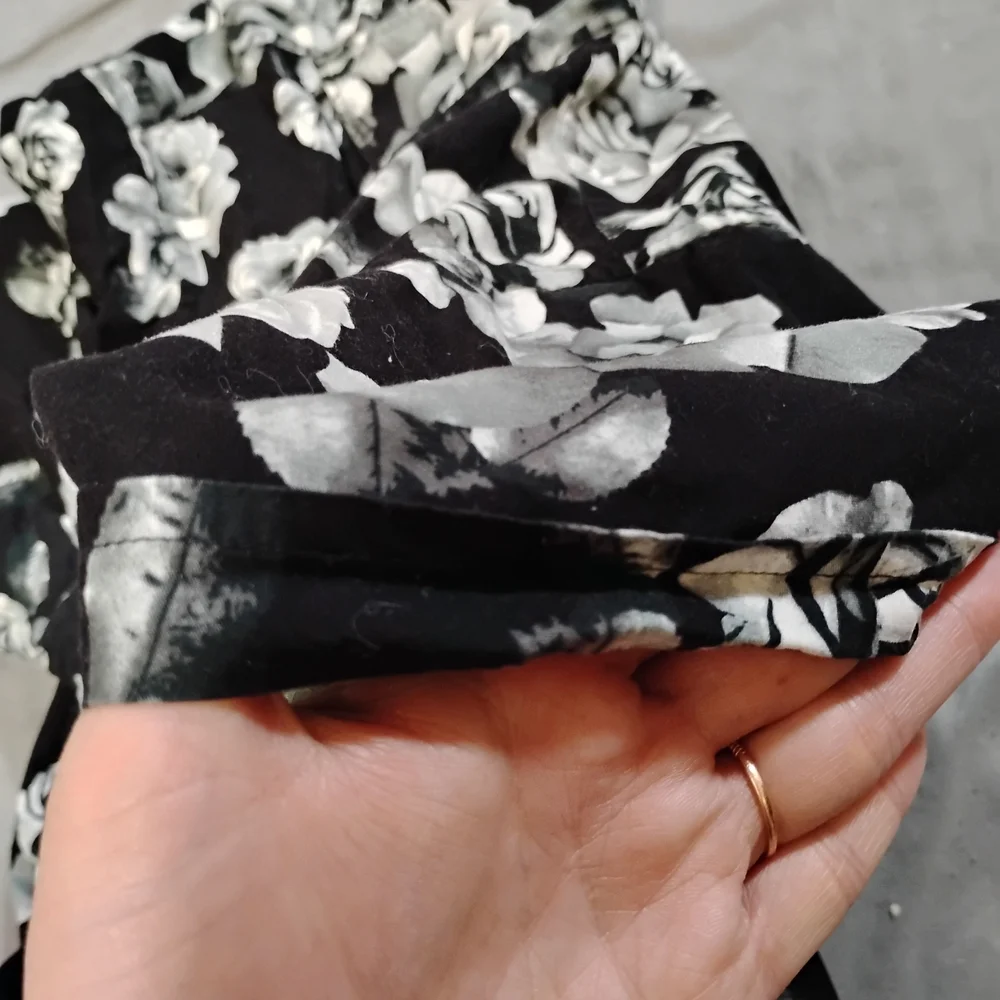 Denim & Flower Monochrome Floral Shirt - Picture 6 of 7